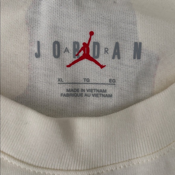 Jordan Off-White Tee with Red Emblem - Picture 6 of 8